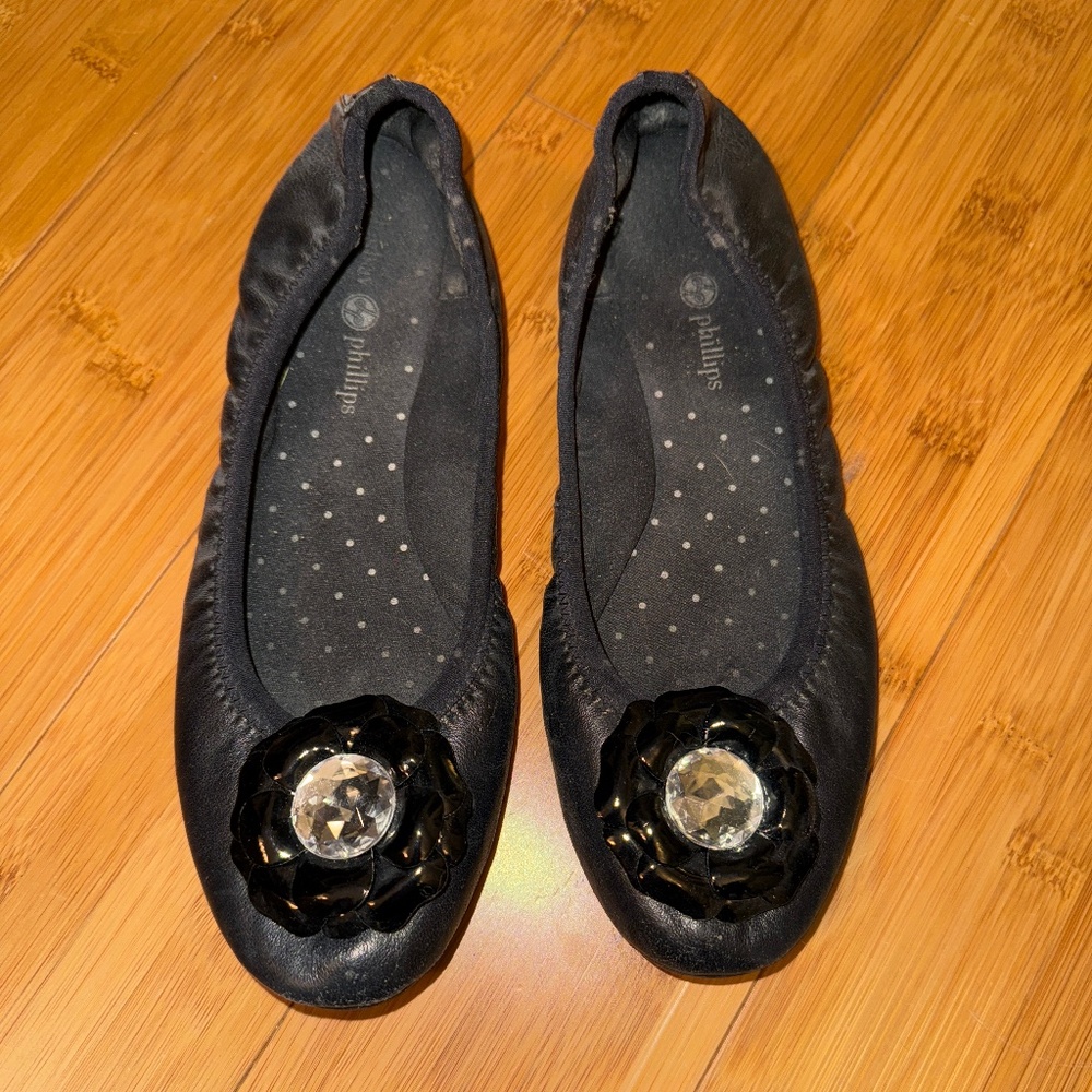 Lindsay Phillips Liz black leather ballet flats